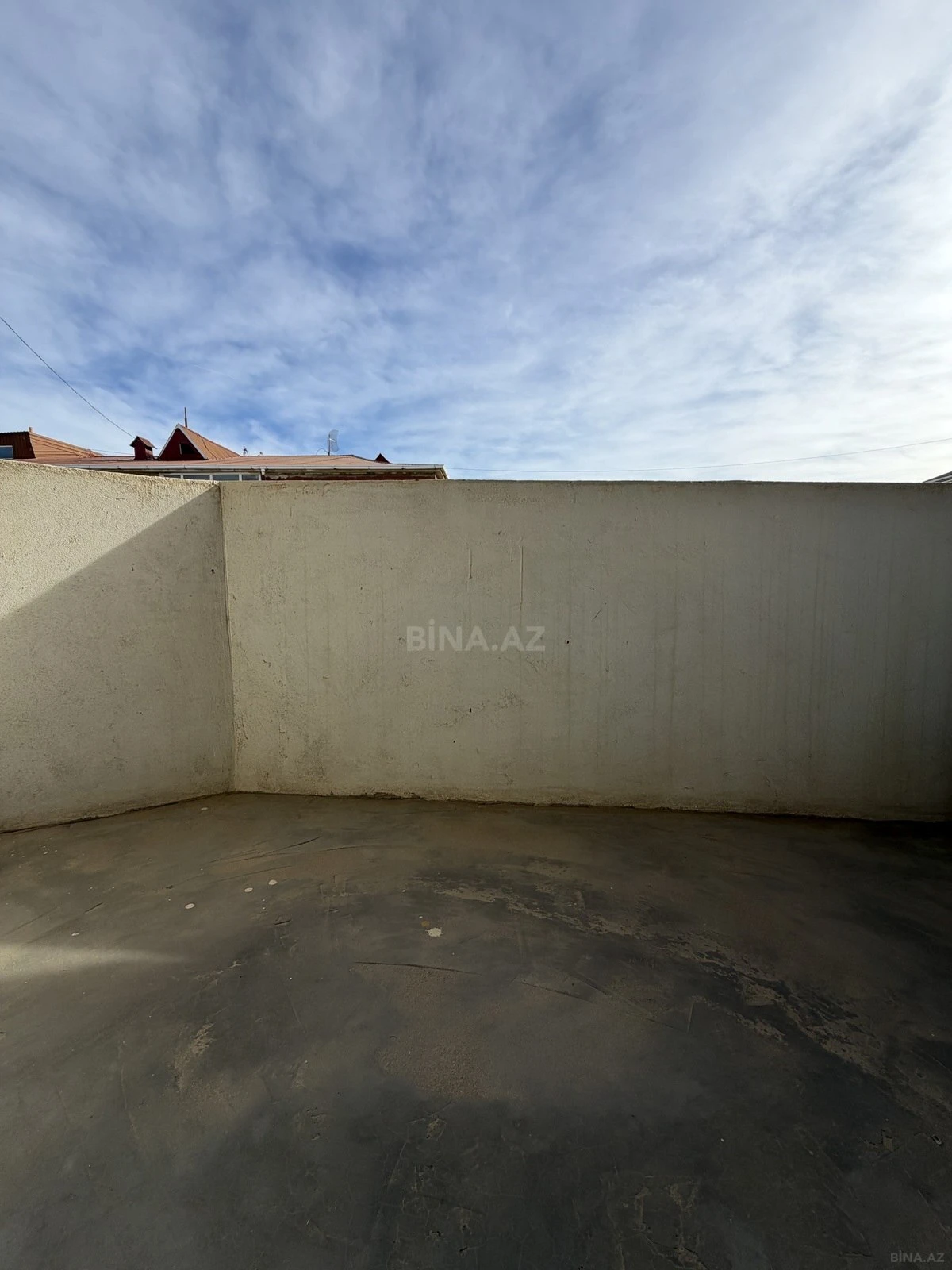 Satılır 2 otaqlı mənzil 75 m²