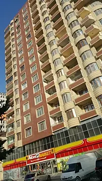 Satılır 3 otaqlı mənzil 180 m²