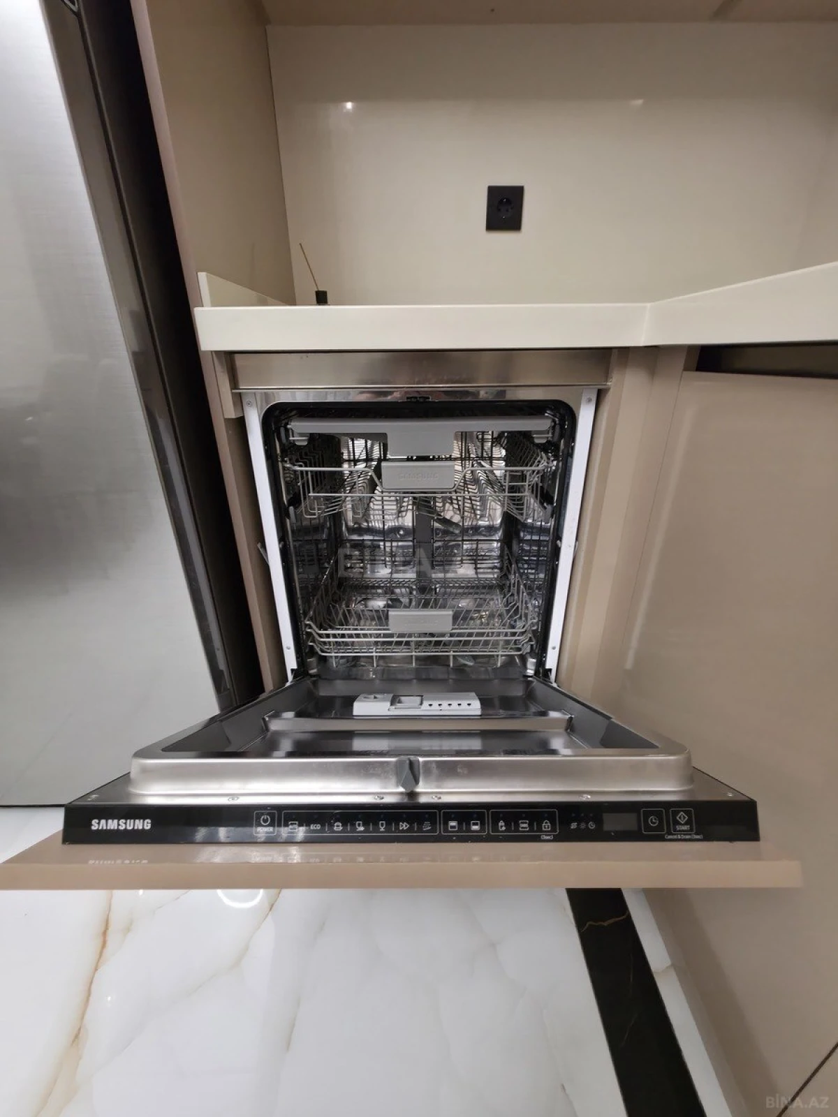 Kirayə verilir 2 otaqlı mənzil 107 m²