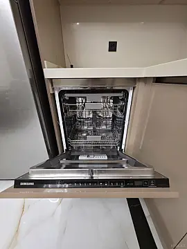 Kirayə verilir 2 otaqlı mənzil 107 m²