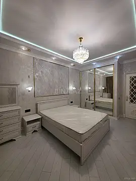 Kirayə verilir 2 otaqlı mənzil 107 m²