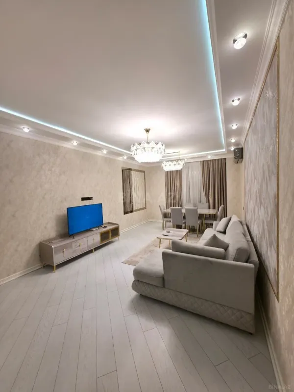 Kirayə verilir 2 otaqlı mənzil 107 m²