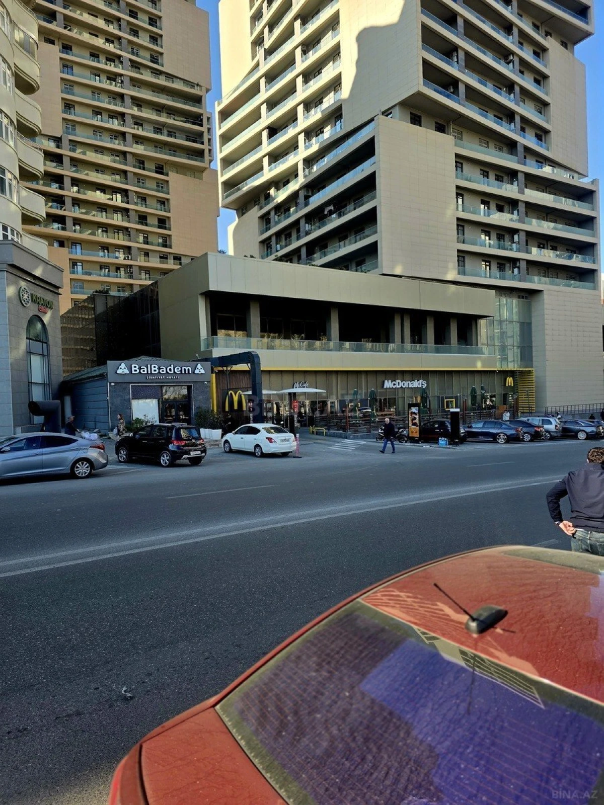 Kirayə verilir 2 otaqlı mənzil 107 m²