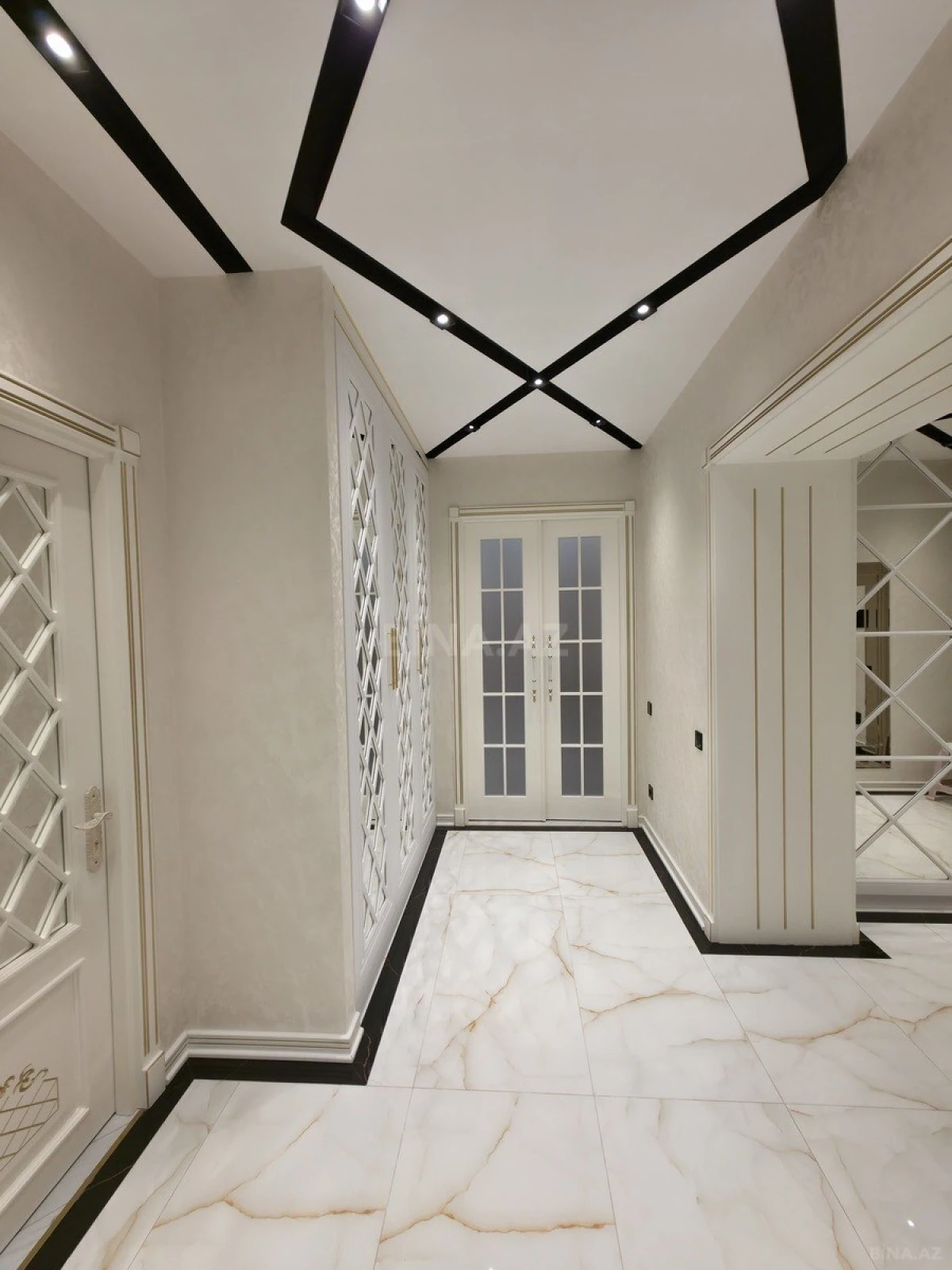 Kirayə verilir 2 otaqlı mənzil 107 m²