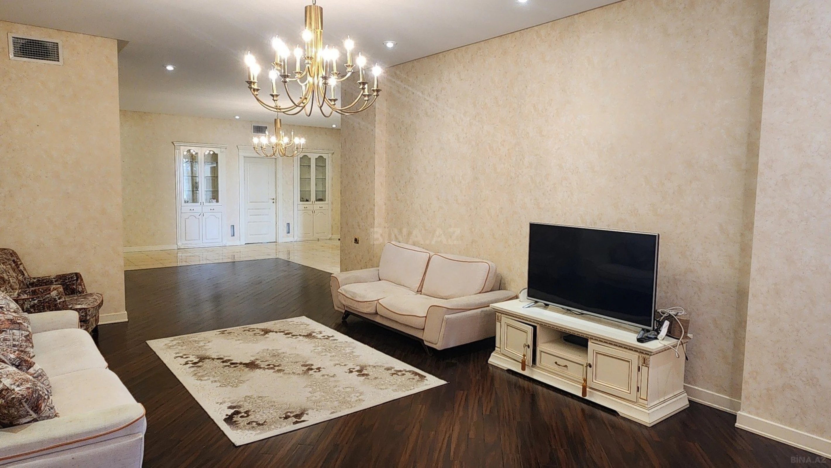 Satılır 4 otaqlı mənzil 186 m²