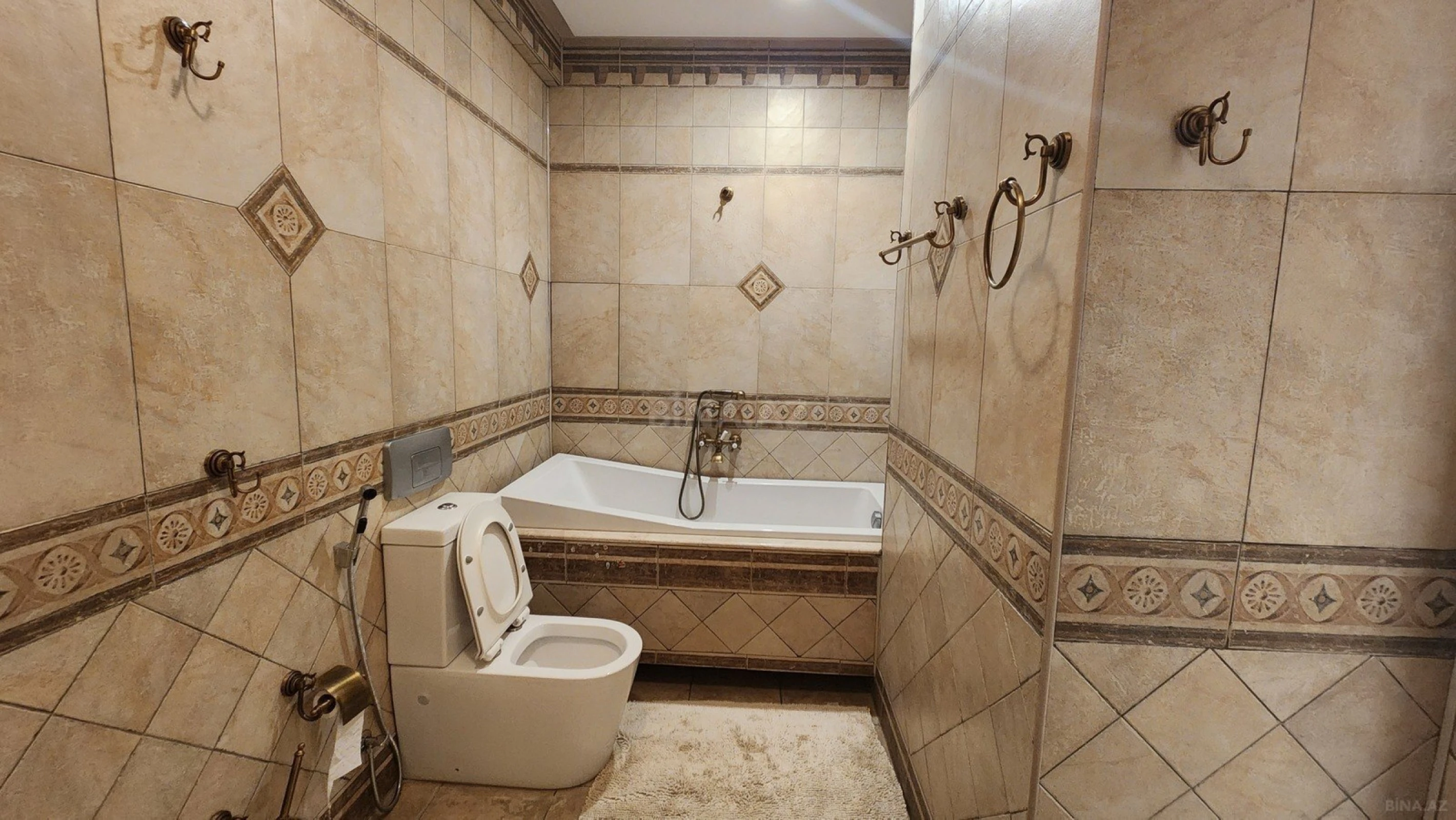 Satılır 4 otaqlı mənzil 186 m²