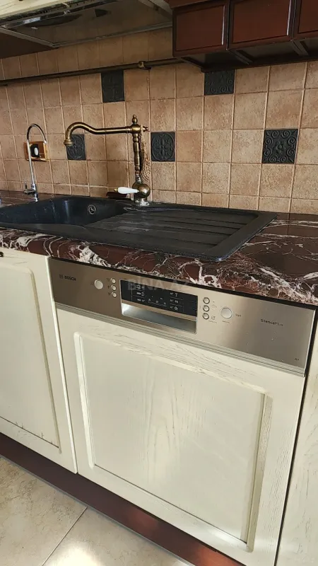 Satılır 4 otaqlı mənzil 186 m²