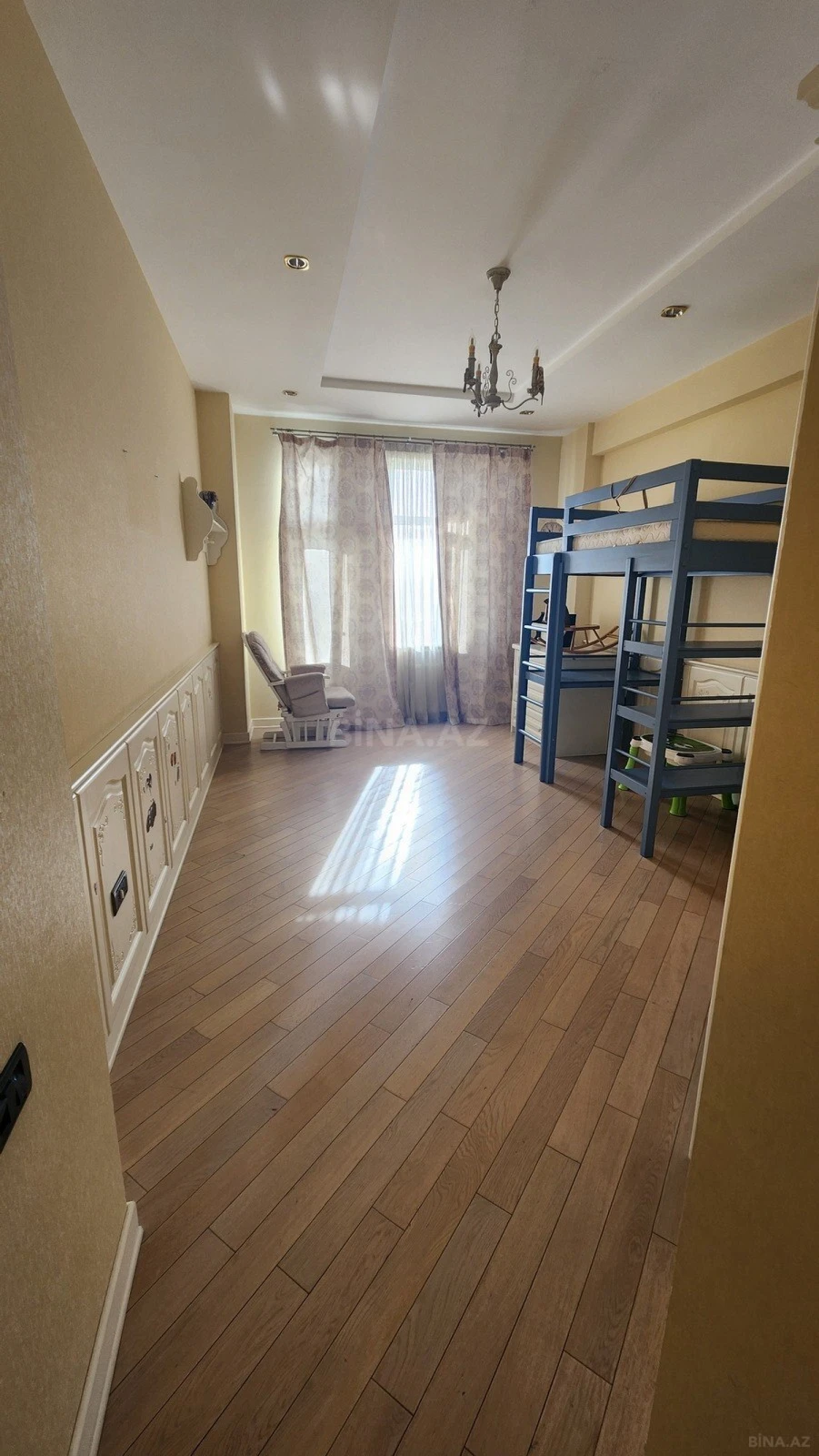 Satılır 4 otaqlı mənzil 186 m²