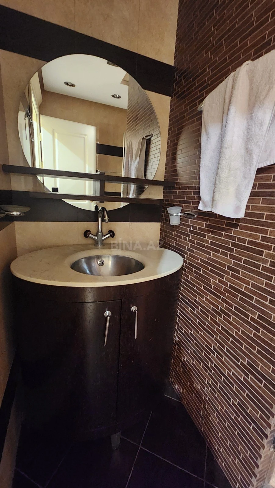 Satılır 4 otaqlı mənzil 186 m²