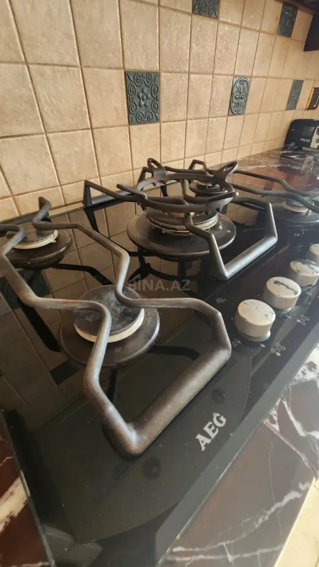 Satılır 4 otaqlı mənzil 186 m²