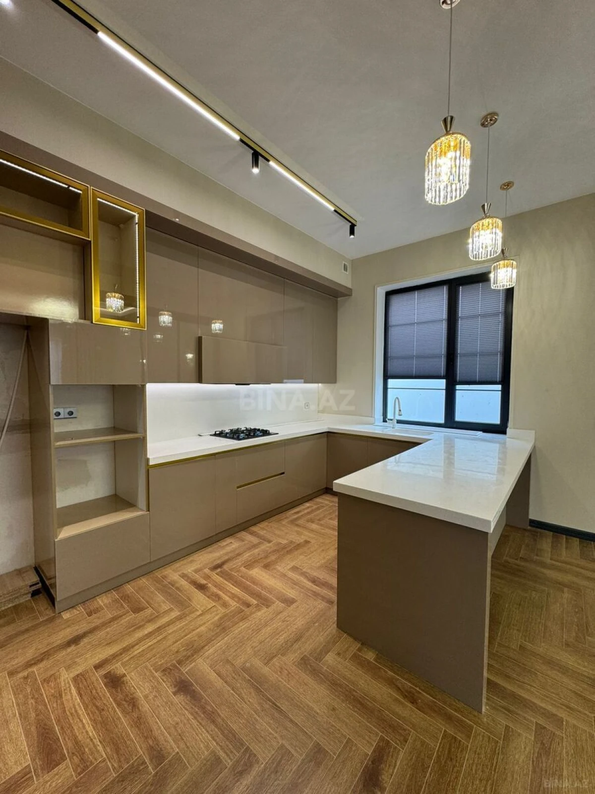 Satılır 5 otaqlı həyət evi 360 m²