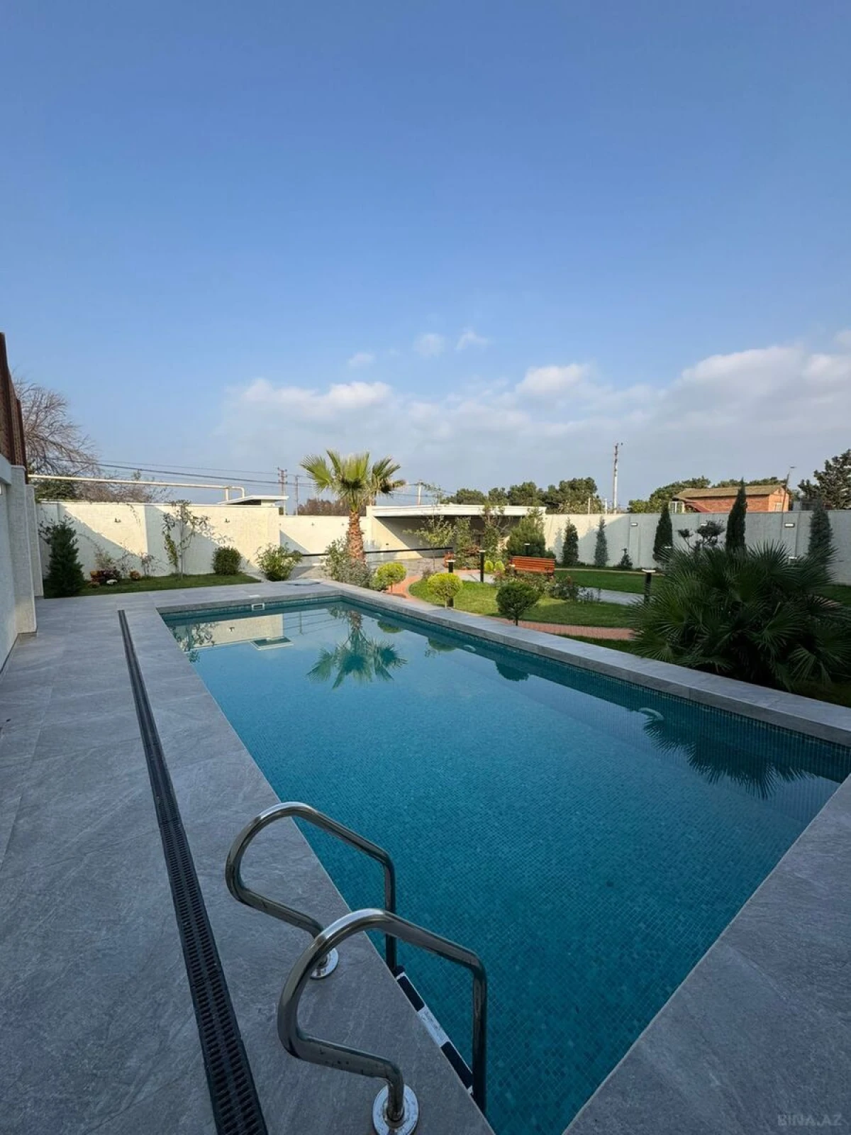 Satılır 5 otaqlı həyət evi 360 m²