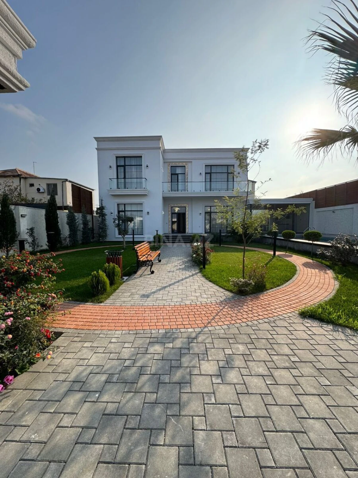 Satılır 5 otaqlı həyət evi 360 m²