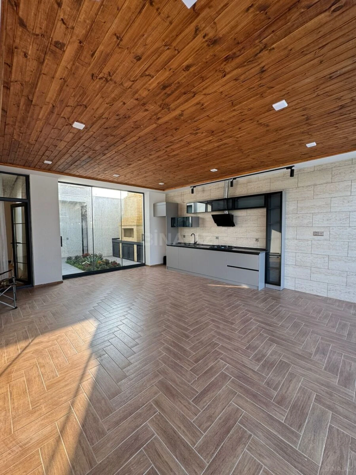 Satılır 5 otaqlı həyət evi 360 m²