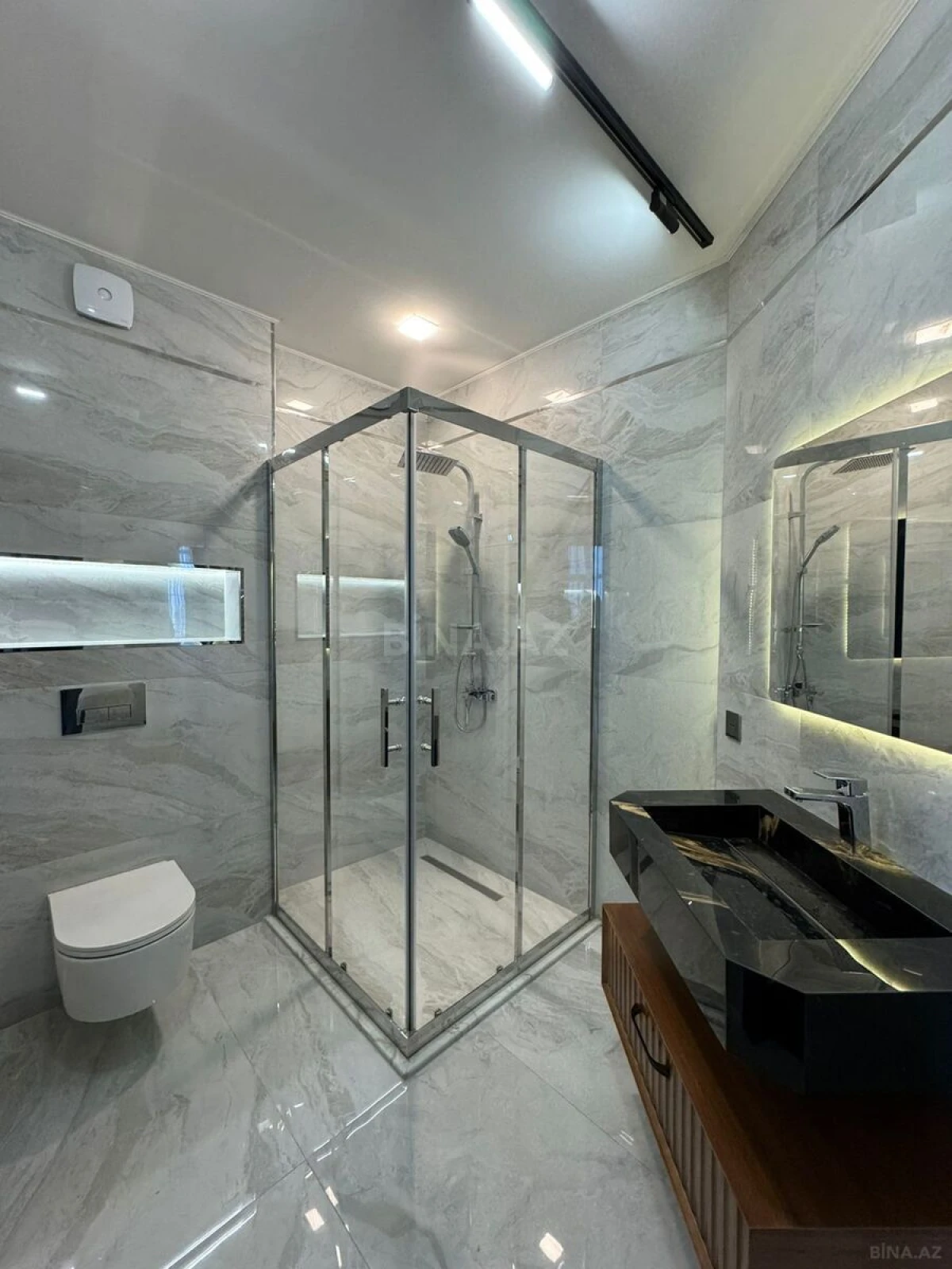 Satılır 5 otaqlı həyət evi 360 m²