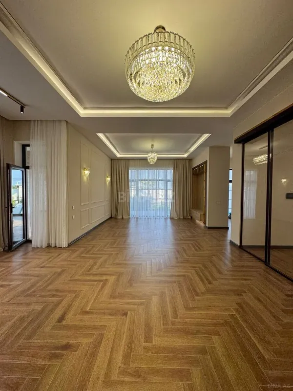 Satılır 5 otaqlı həyət evi 360 m²