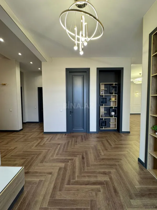 Satılır 5 otaqlı həyət evi 360 m²