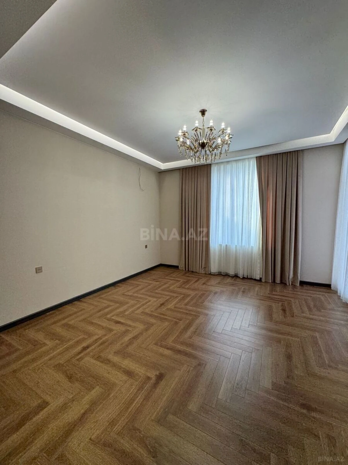 Satılır 5 otaqlı həyət evi 360 m²
