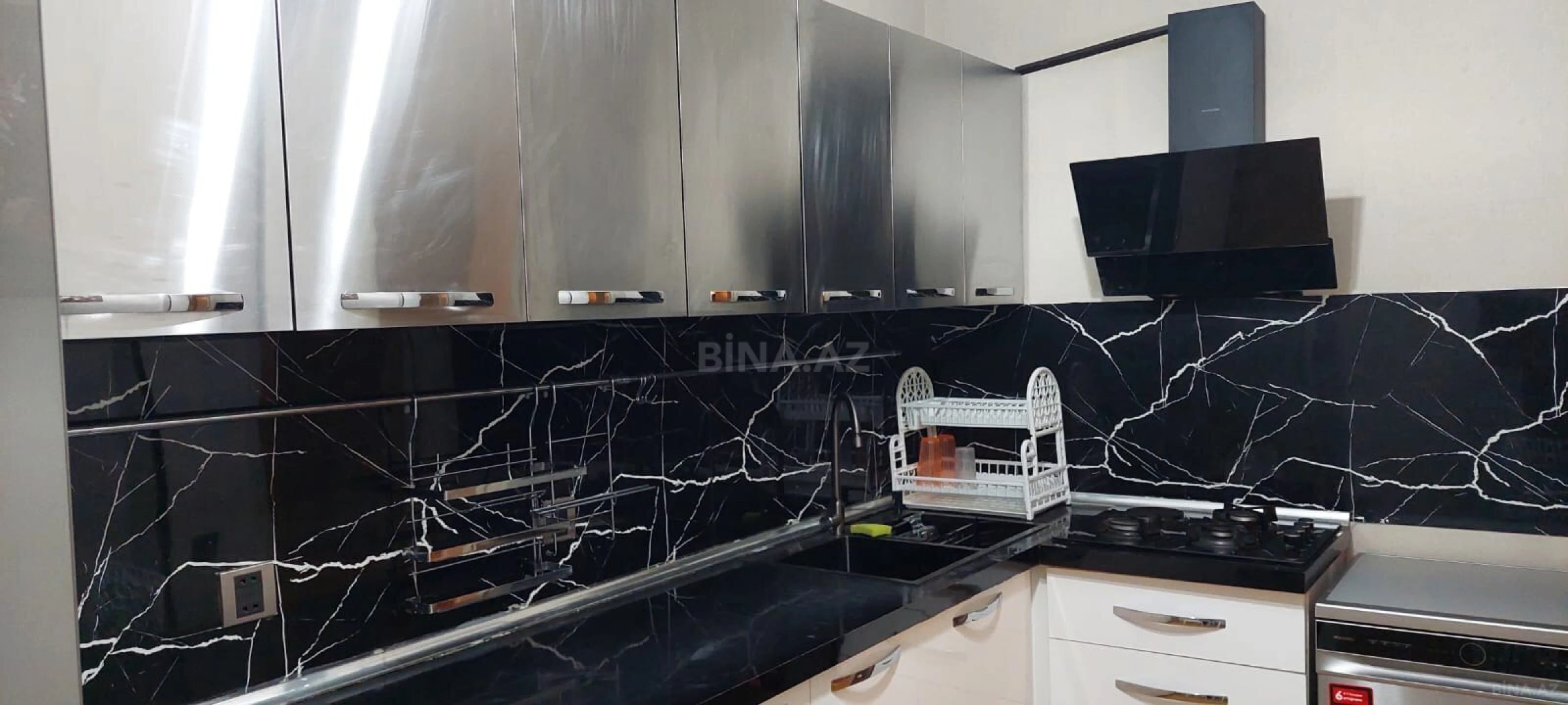 Satılır 3 otaqlı mənzil 101 m²