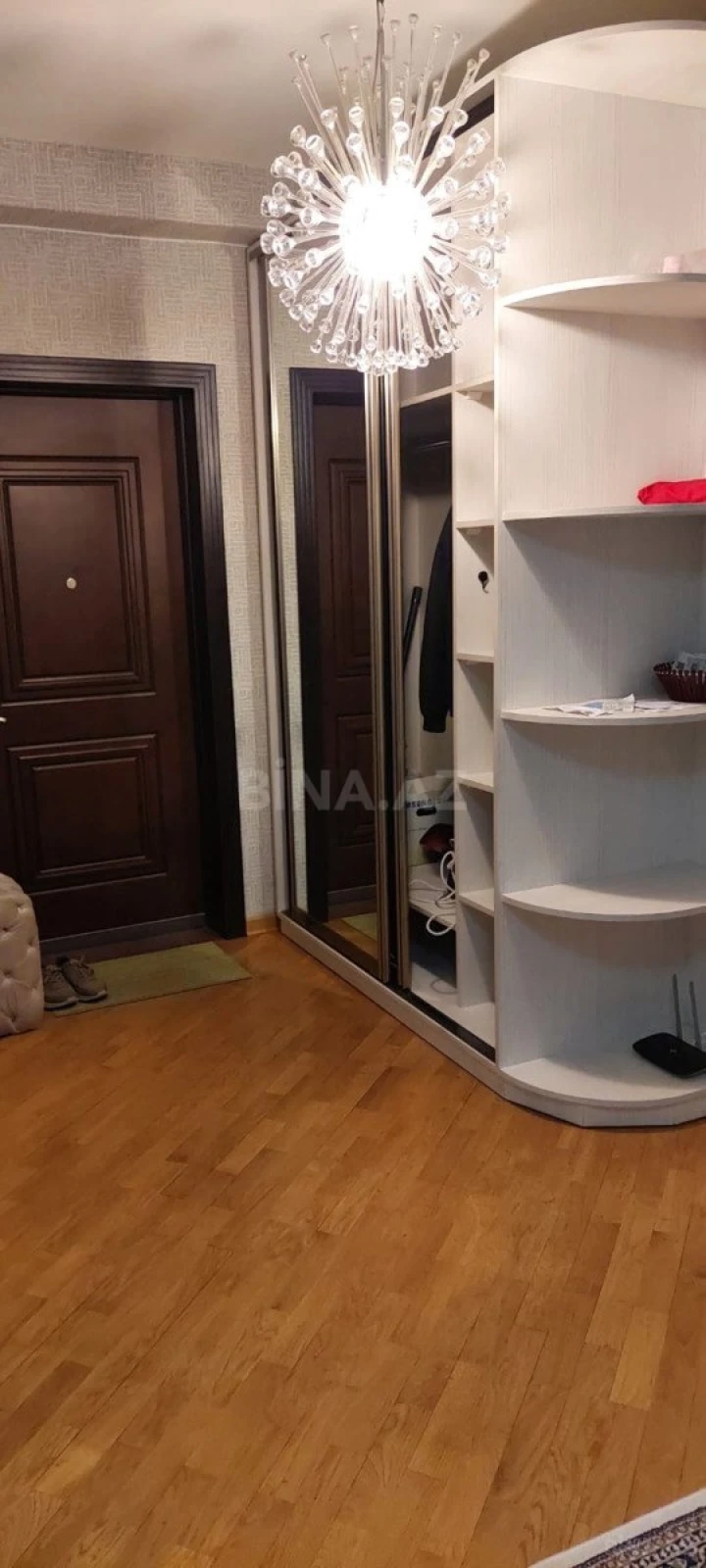 Satılır 3 otaqlı mənzil 101 m²