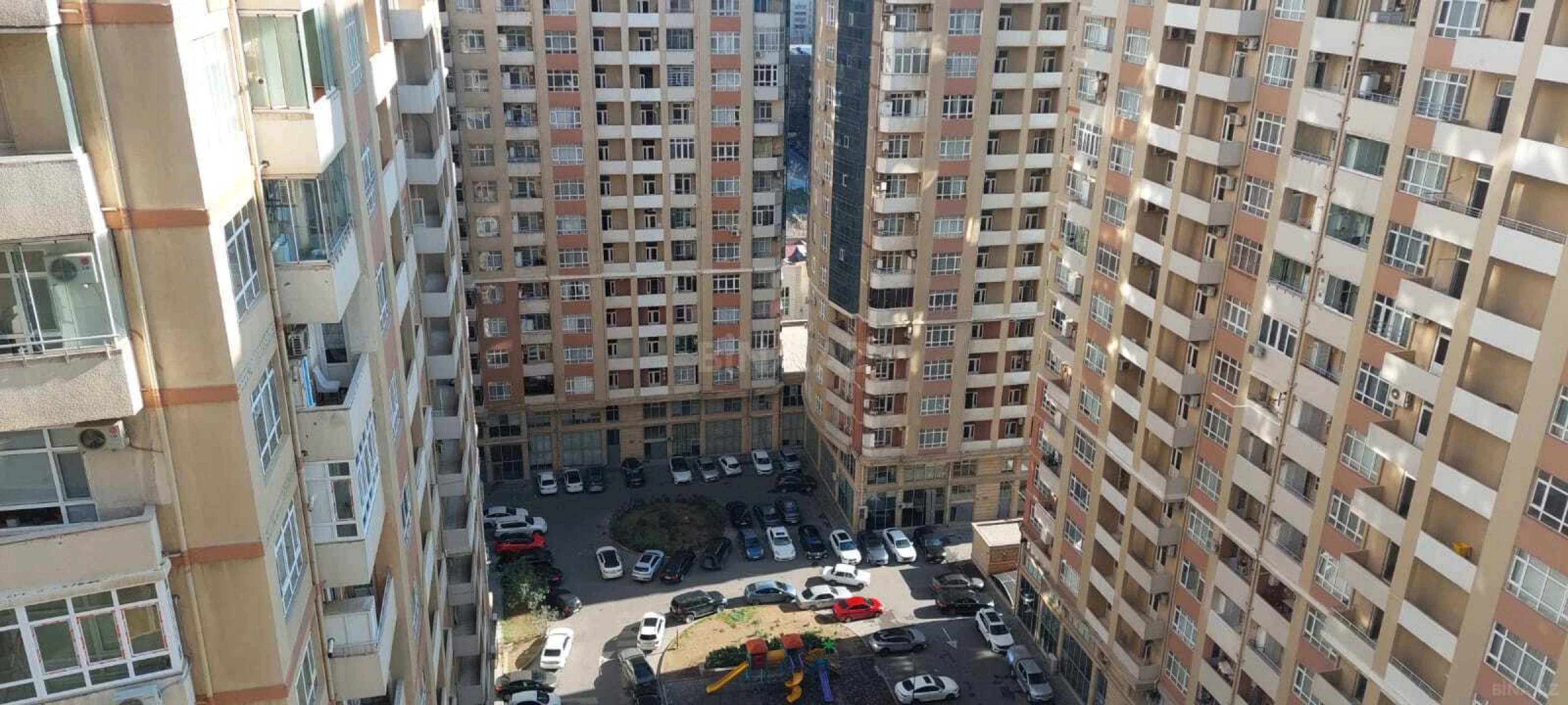Satılır 3 otaqlı mənzil 101 m²