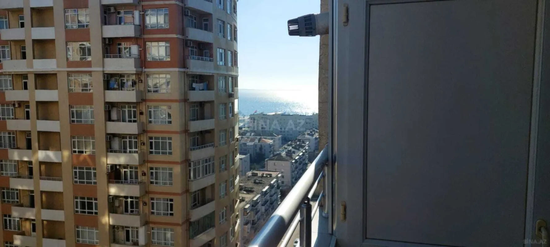 Satılır 3 otaqlı mənzil 101 m²