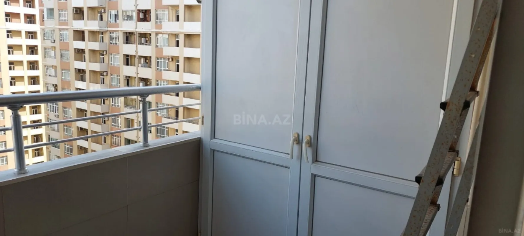 Satılır 3 otaqlı mənzil 101 m²