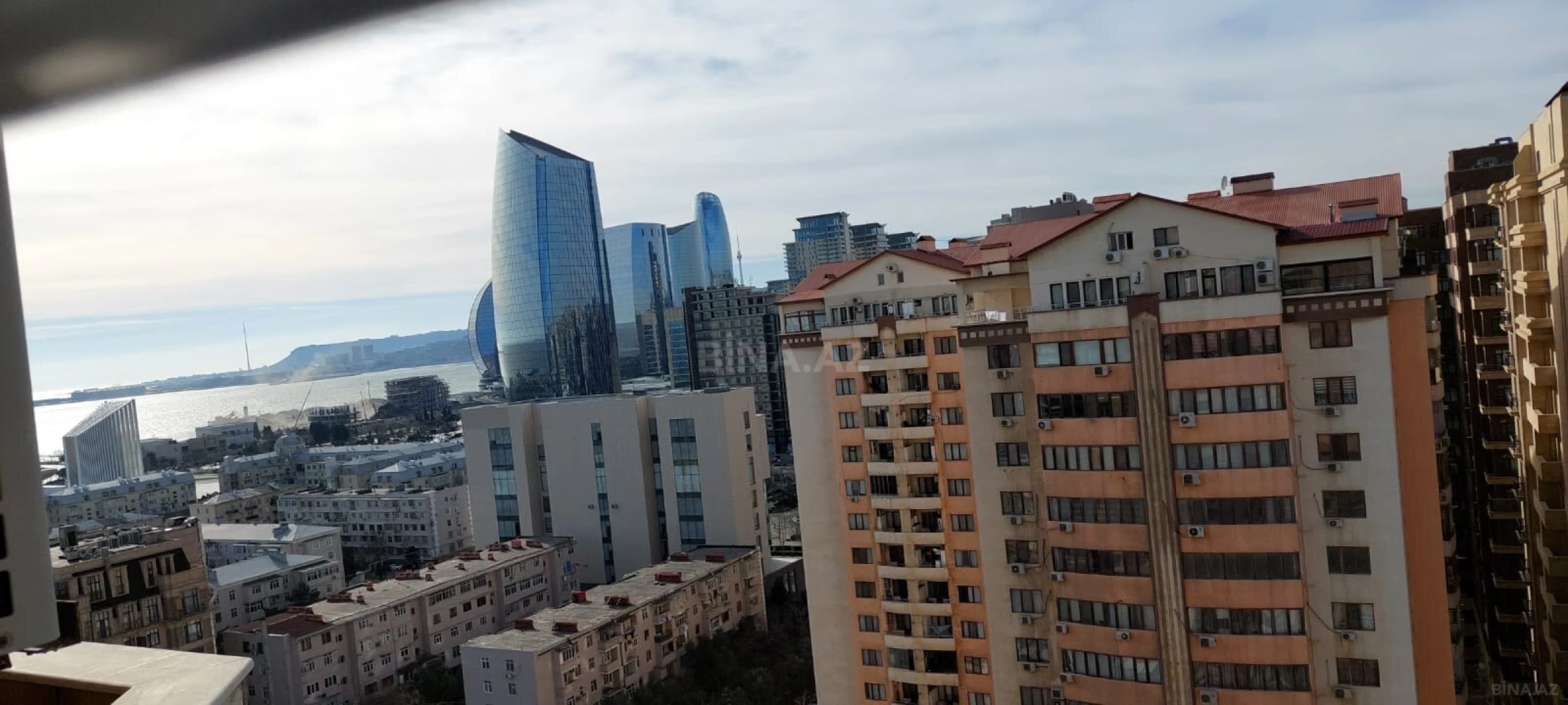 Satılır 3 otaqlı mənzil 101 m²