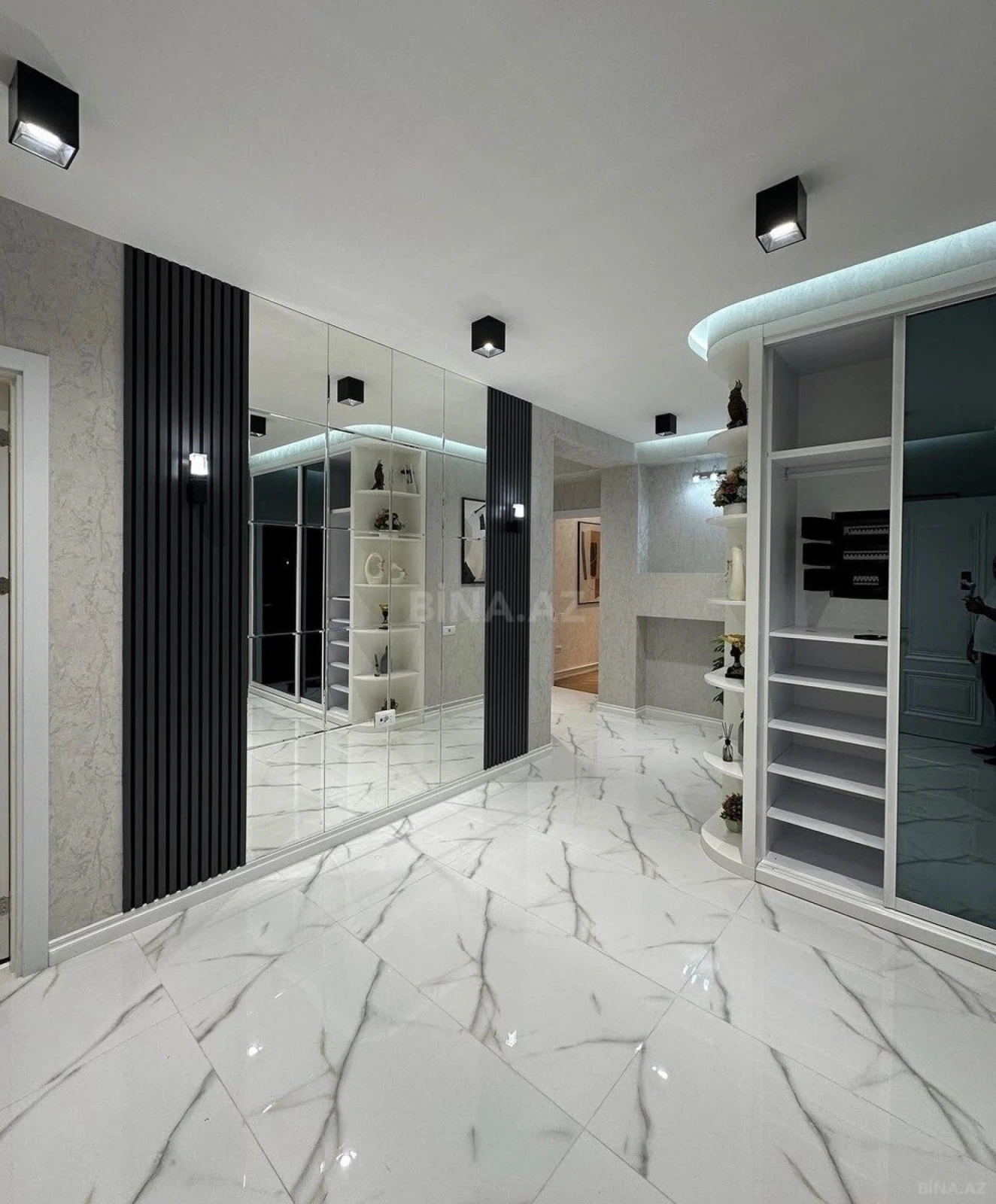 Satılır 3 otaqlı mənzil 127 m²