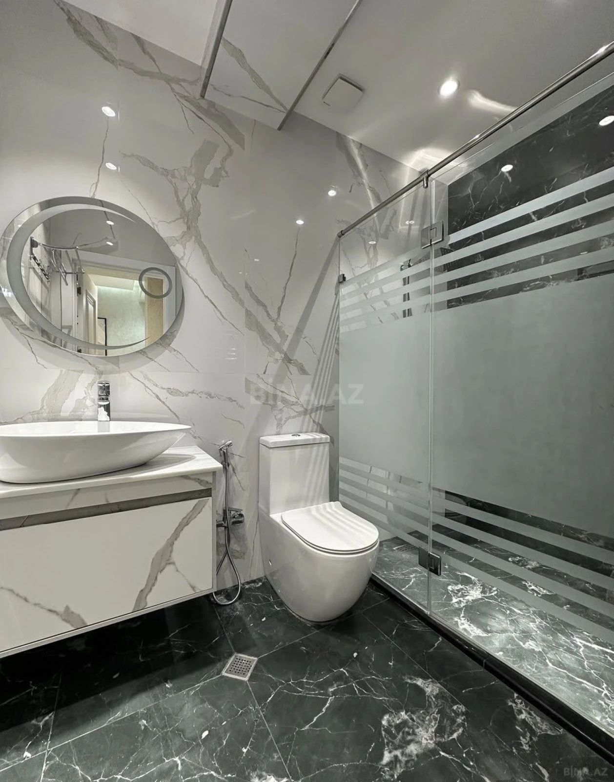 Satılır 3 otaqlı mənzil 127 m²