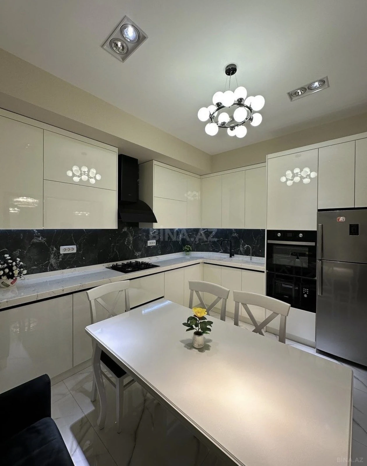 Satılır 3 otaqlı mənzil 127 m²