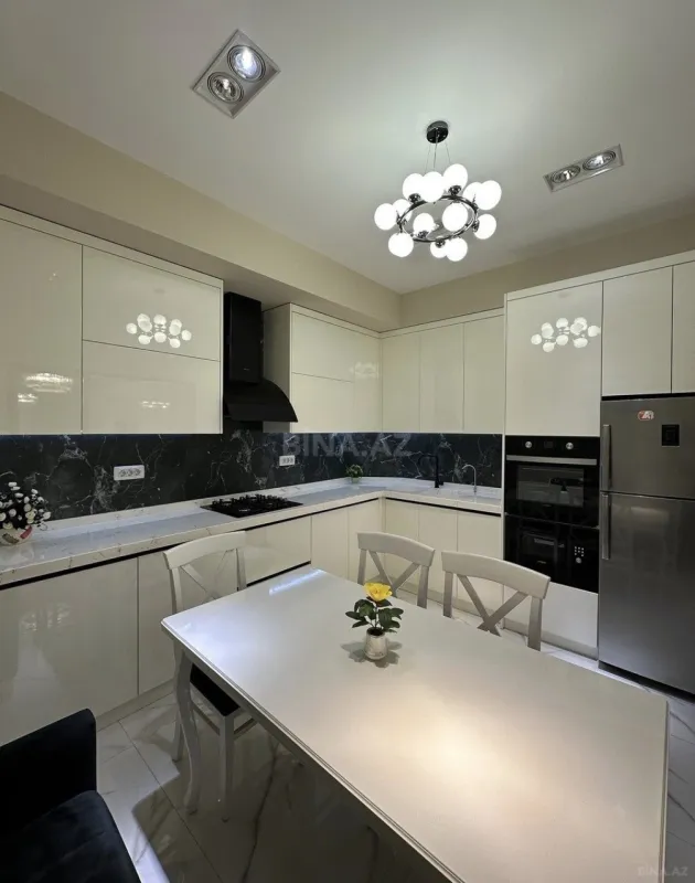 Satılır 3 otaqlı mənzil 127 m²