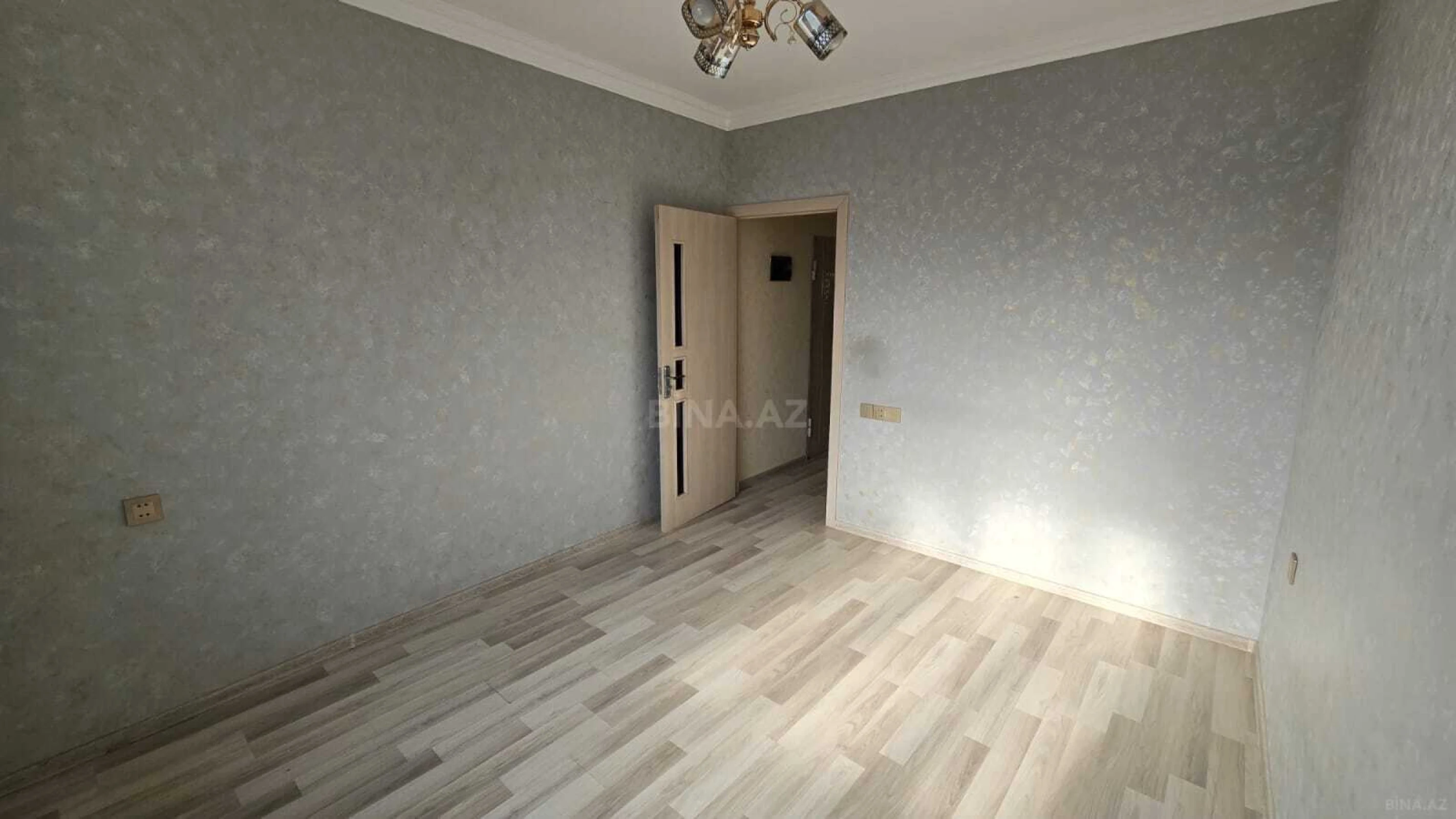 Satılır 2 otaqlı mənzil 65 m²