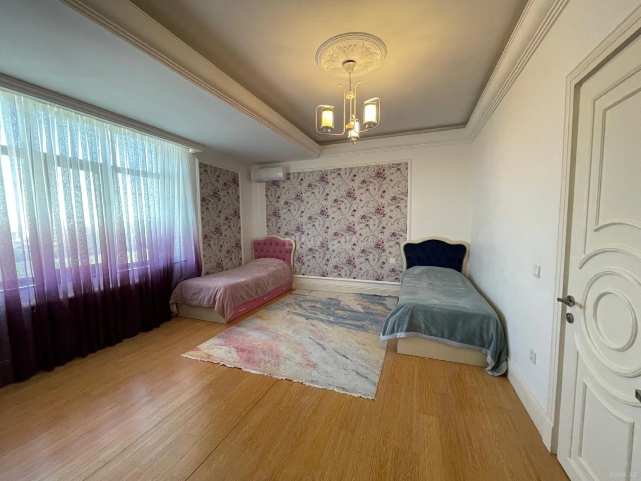 Satılır 3 otaqlı mənzil 138 m²