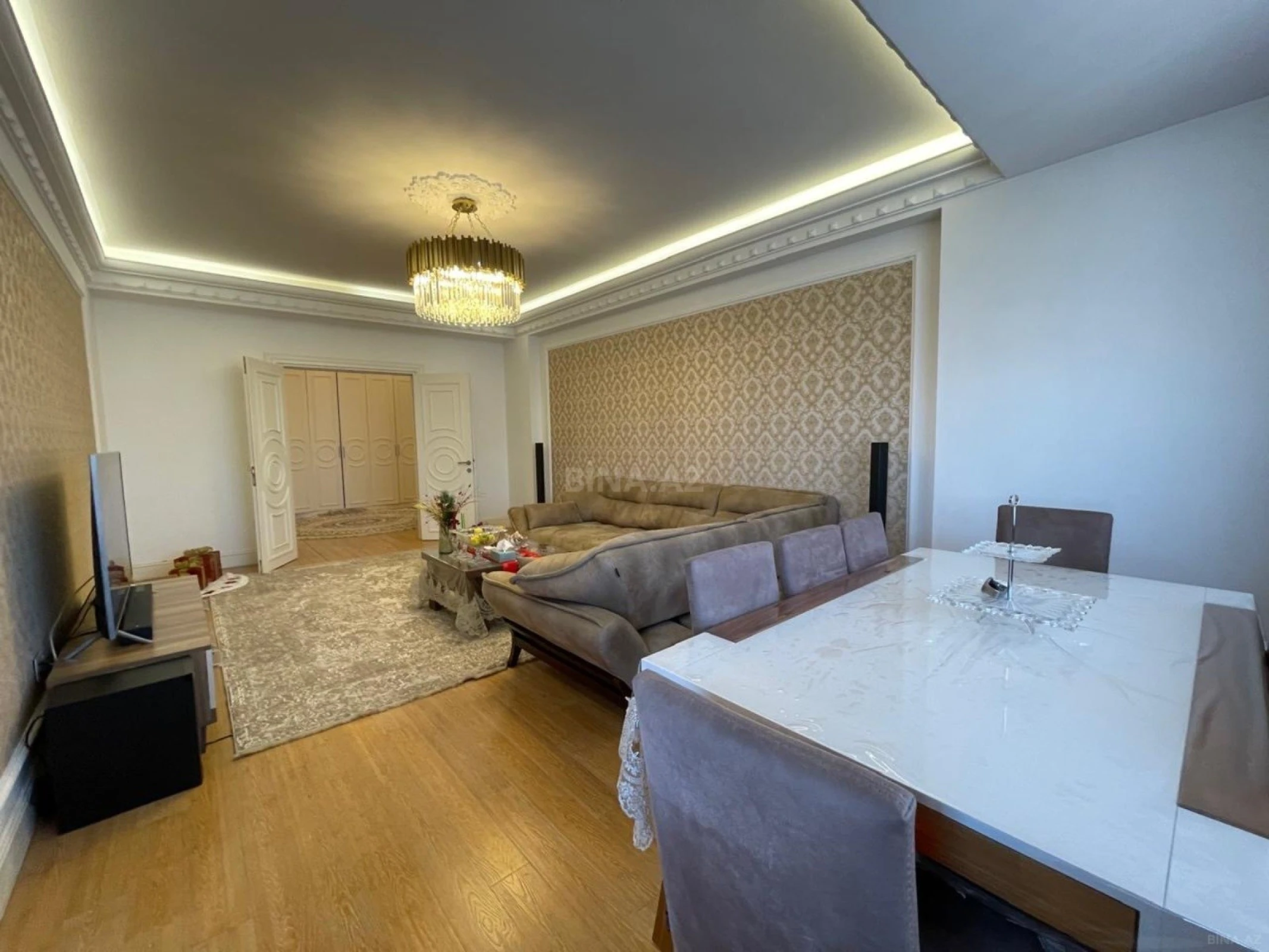 Satılır 3 otaqlı mənzil 138 m²