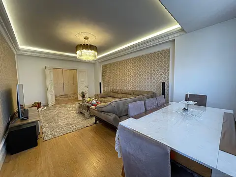 Satılır 3 otaqlı mənzil 138 m²