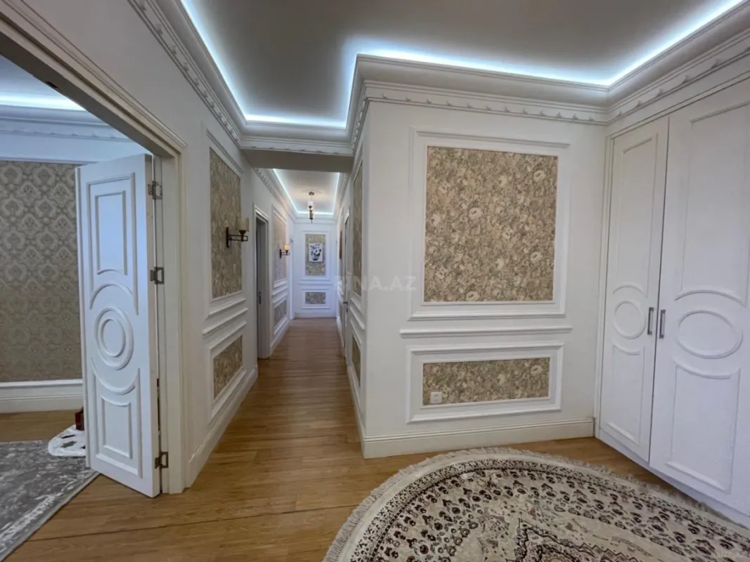 Satılır 3 otaqlı mənzil 138 m²