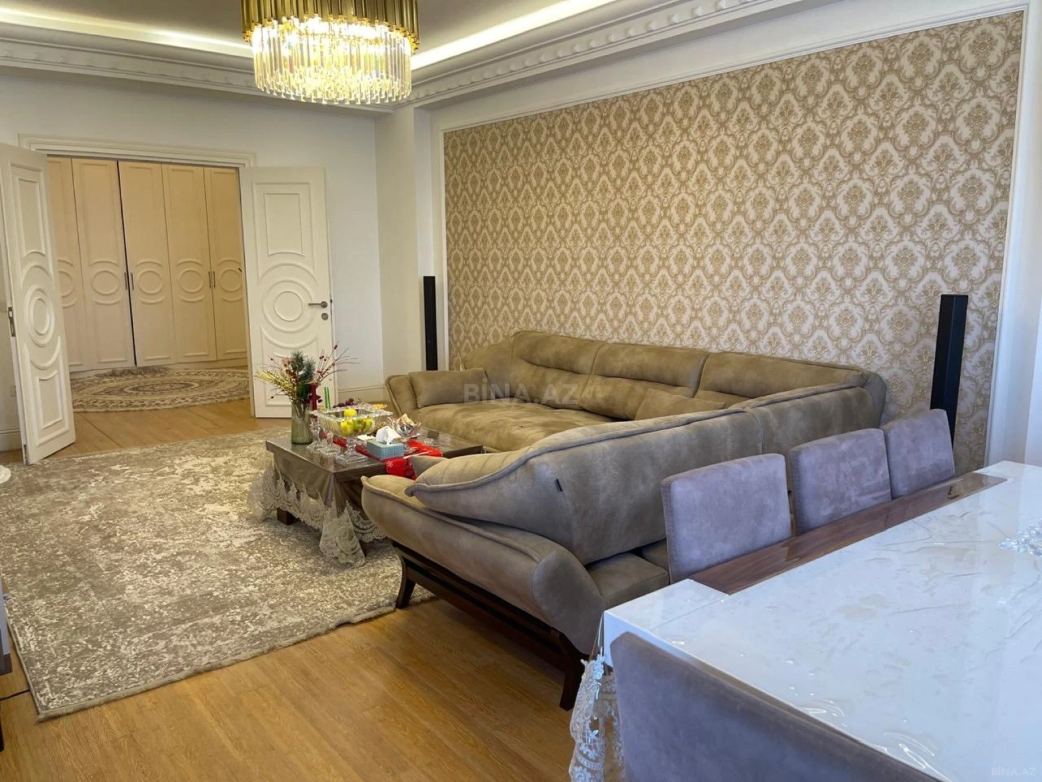 Satılır 3 otaqlı mənzil 138 m²