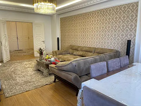 Satılır 3 otaqlı mənzil 138 m²