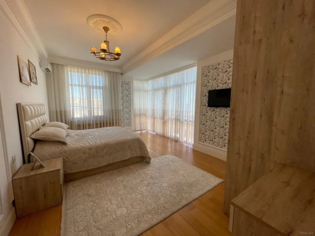 Satılır 3 otaqlı mənzil 138 m²