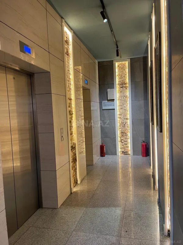 Satılır 3 otaqlı mənzil 138 m²