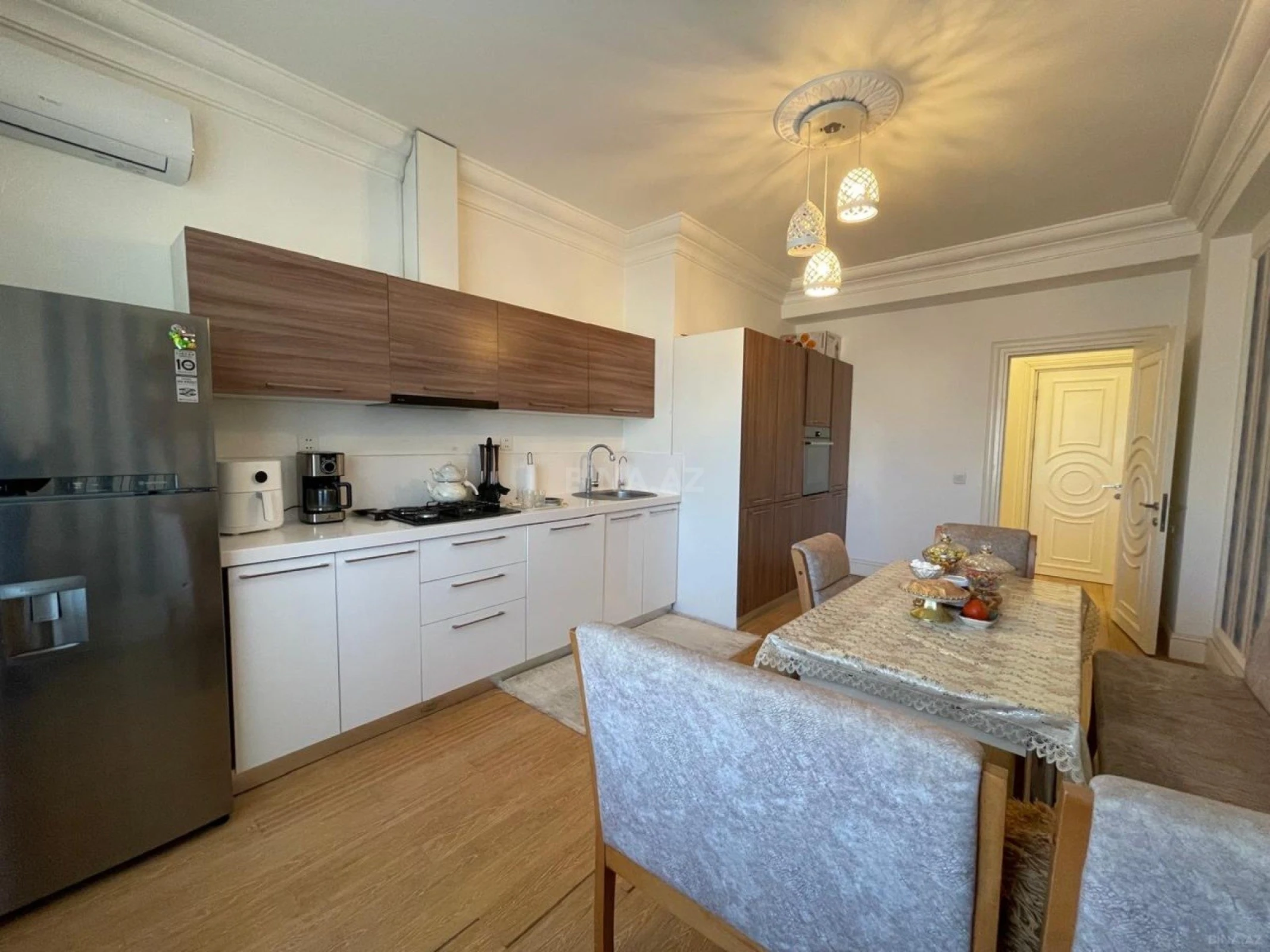 Satılır 3 otaqlı mənzil 138 m²
