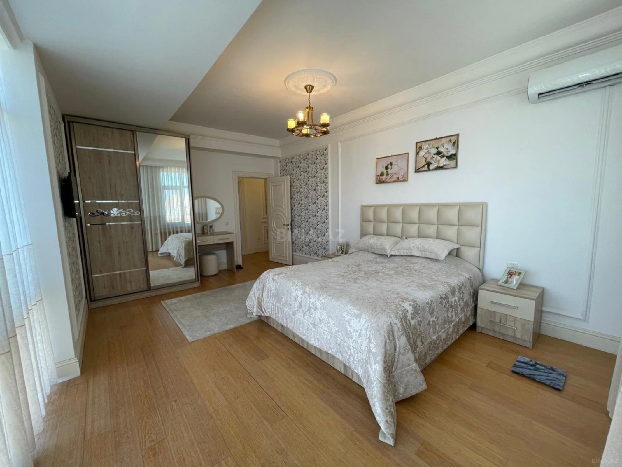 Satılır 3 otaqlı mənzil 138 m²