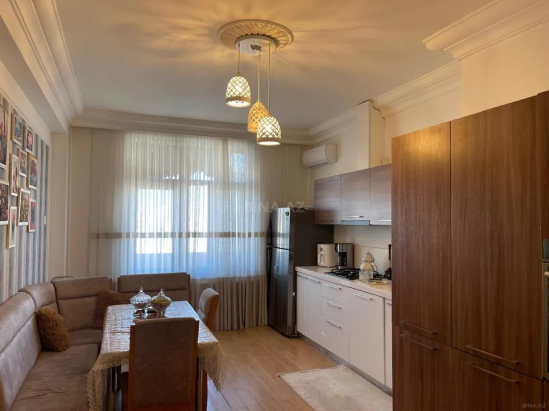 Satılır 3 otaqlı mənzil 138 m²