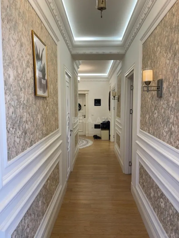 Satılır 3 otaqlı mənzil 138 m²