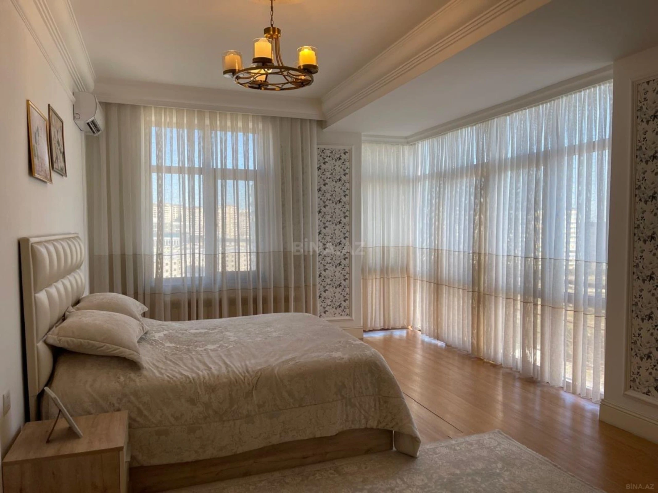 Satılır 3 otaqlı mənzil 138 m²