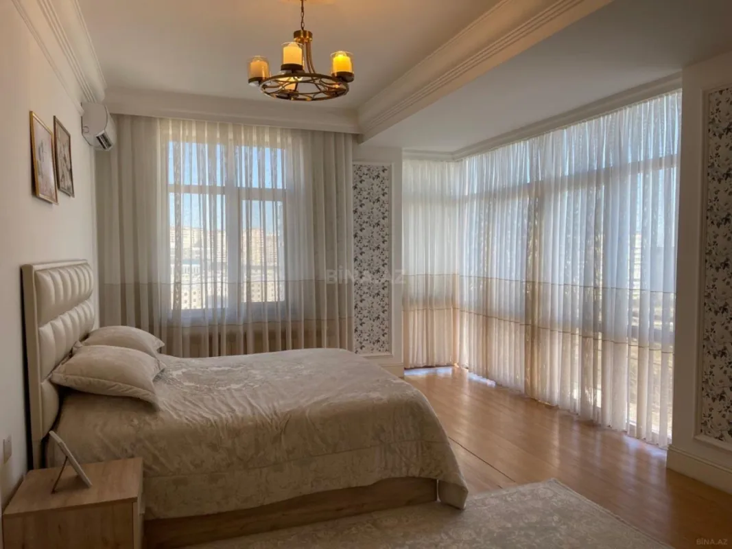Satılır 3 otaqlı mənzil 138 m²
