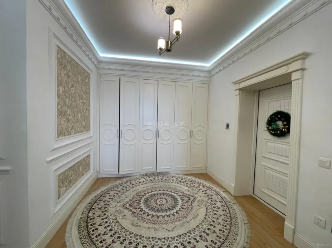 Satılır 3 otaqlı mənzil 138 m²