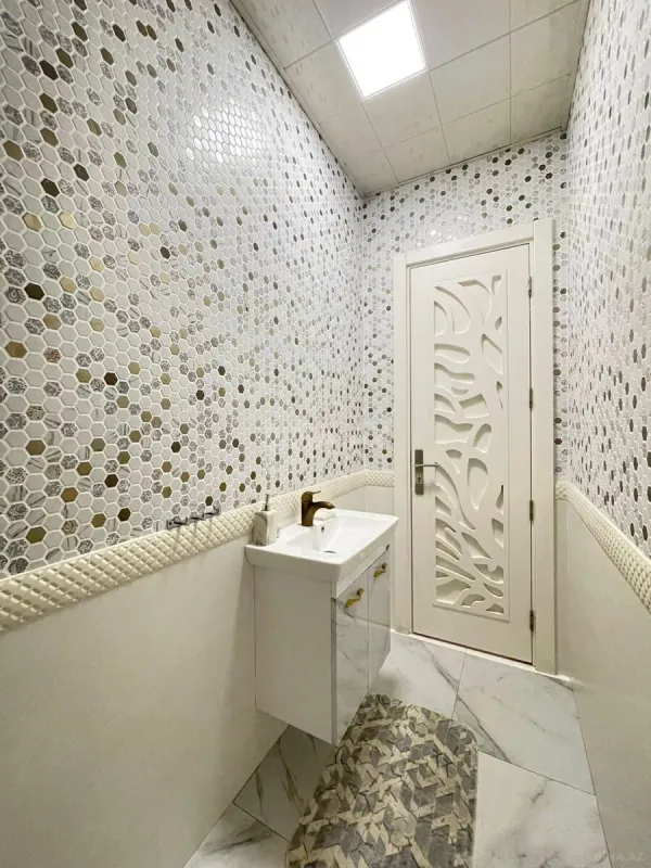 Satılır 4 otaqlı mənzil 240 m²