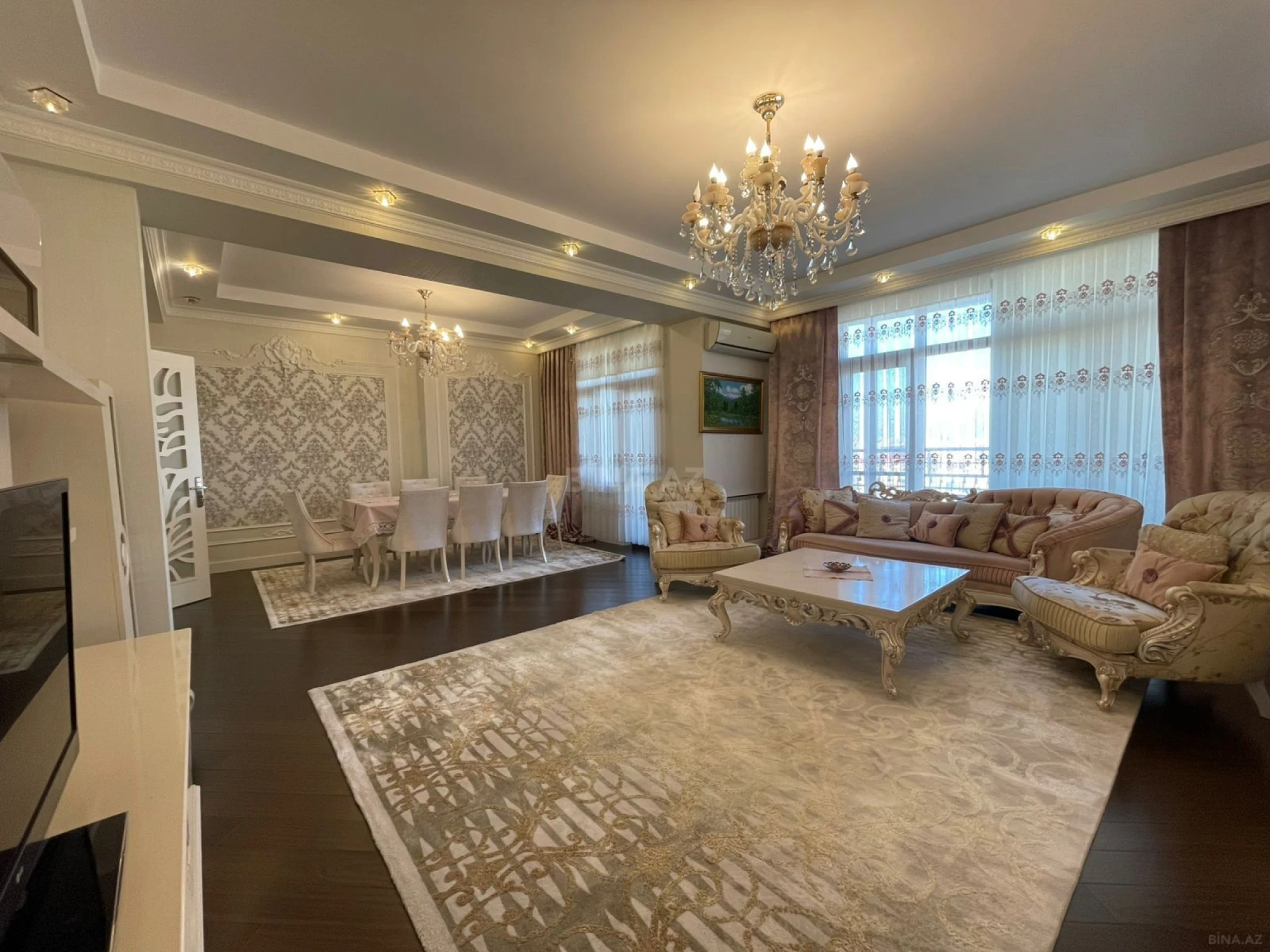 Satılır 4 otaqlı mənzil 240 m²